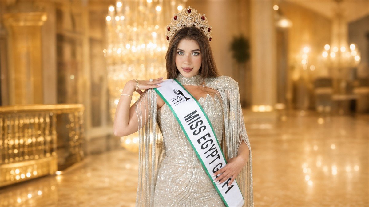 إيرينا يسري مرتدية تاج ووشاح Miss Egypt Global